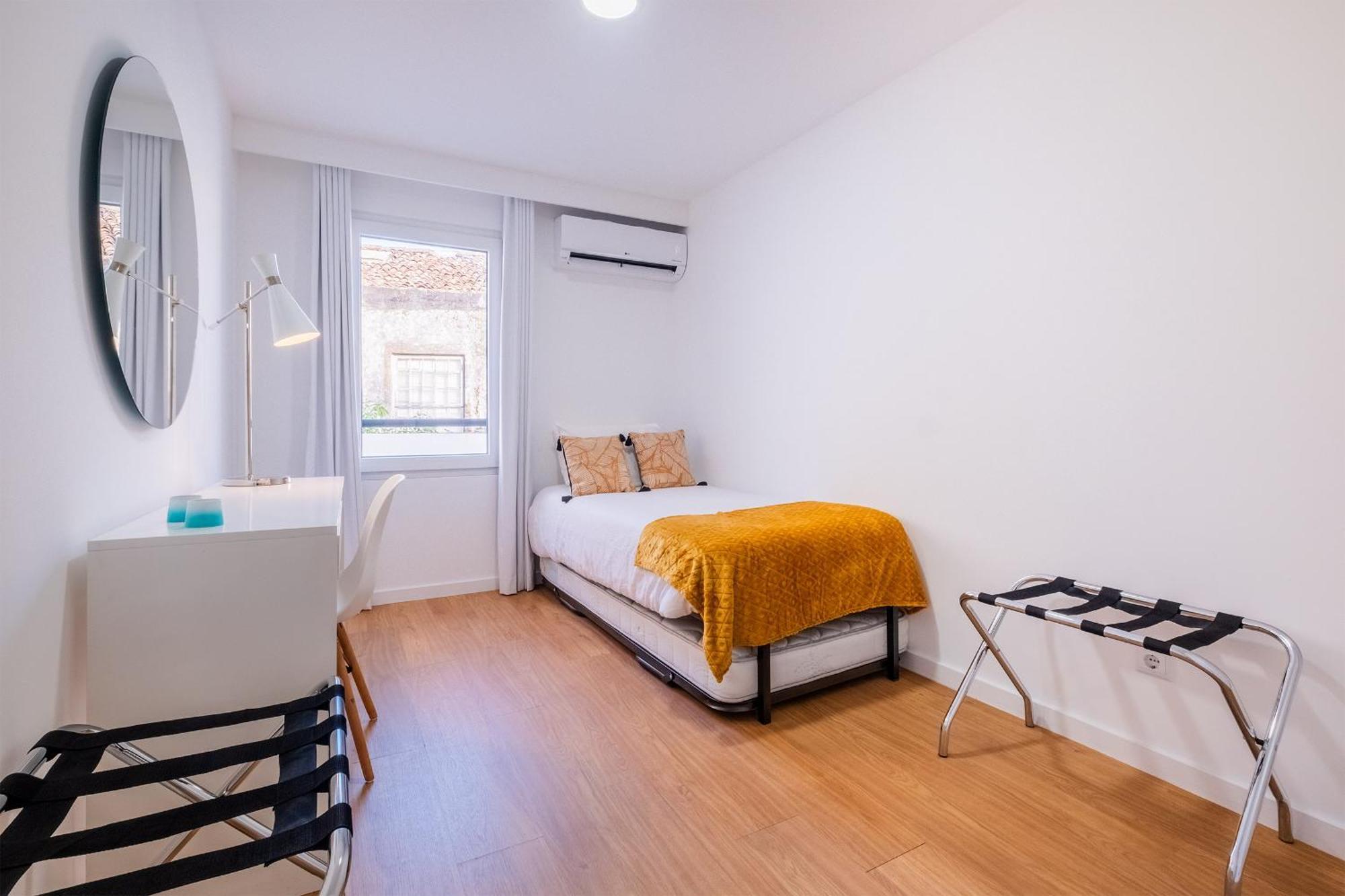 Ponta Delgada Flats - Host & Chill Lägenhet Exteriör bild