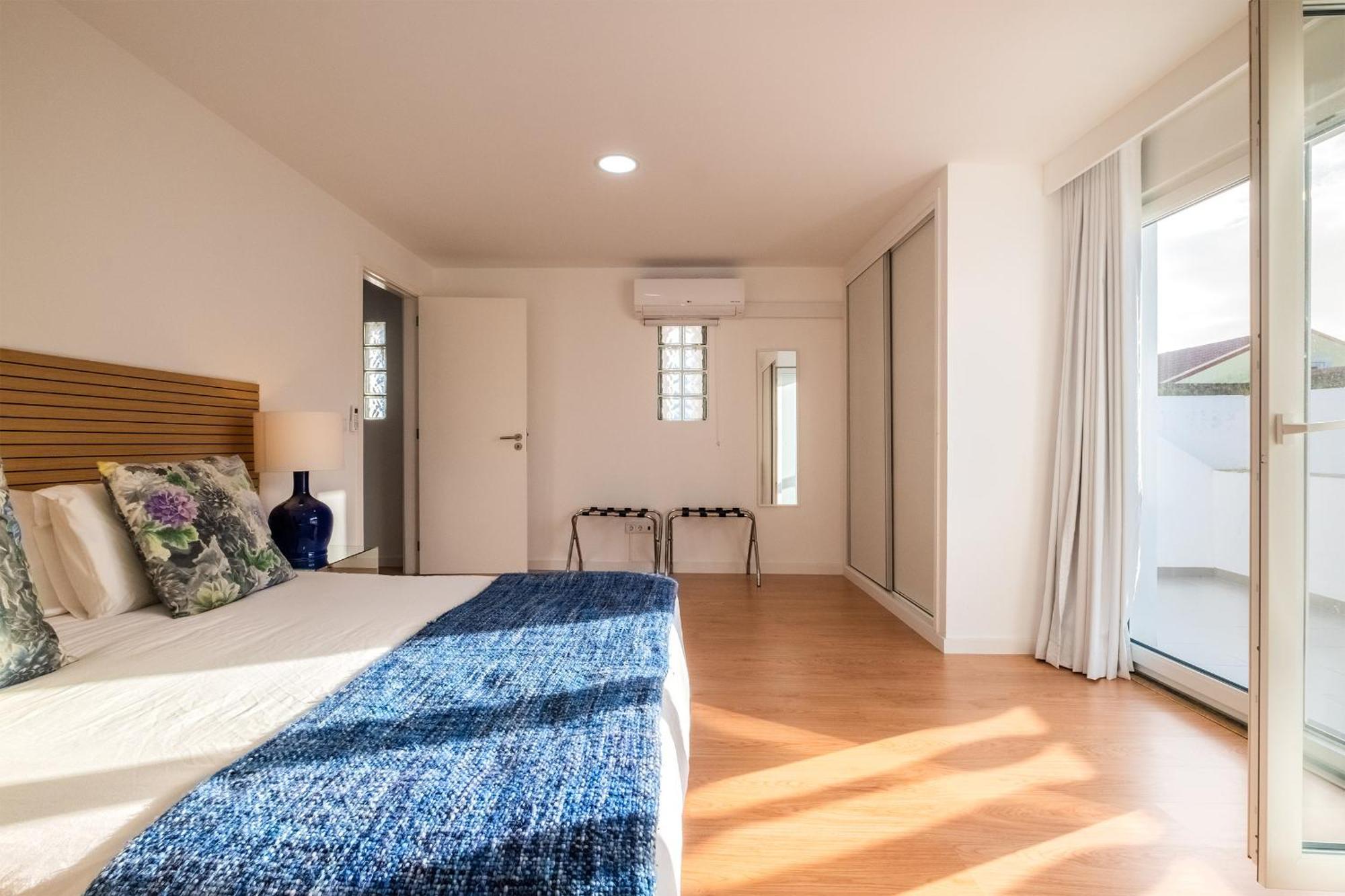 Ponta Delgada Flats - Host & Chill Lägenhet Exteriör bild