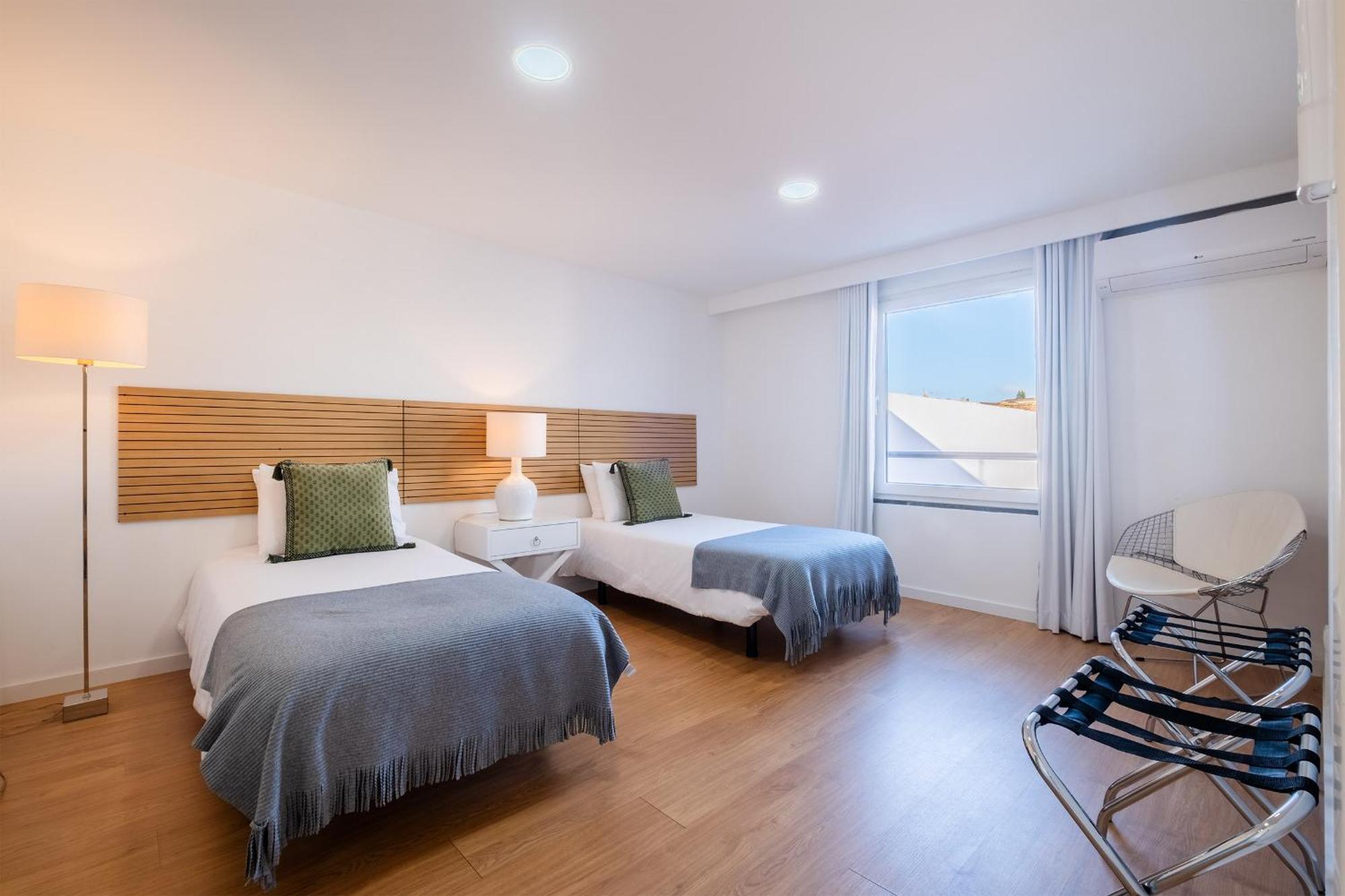 Ponta Delgada Flats - Host & Chill Lägenhet Exteriör bild